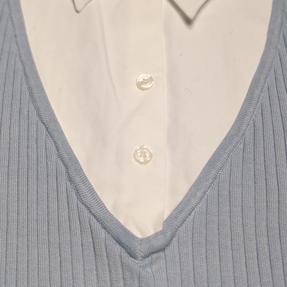 Cable & Gauge Silk Academia Light Blue V-Neck Ribbed Sweater with White Collar - Picture 3 of 5